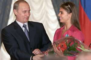 Ucranianos piden que supuesta amante de Putin sea expulsada de su lujoso escondite suizo