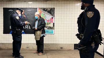 Oficiales del NYPD ya aumentaron su presencia en estaciones el metro, imponiendo más multas a evasores