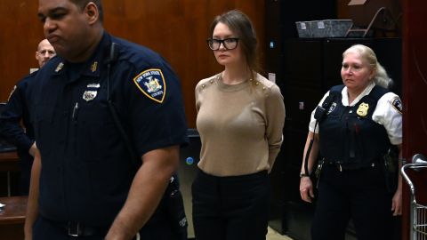 Las fechorías de Anna "Delvey" Sorokin se narran en una serie de Netflix.