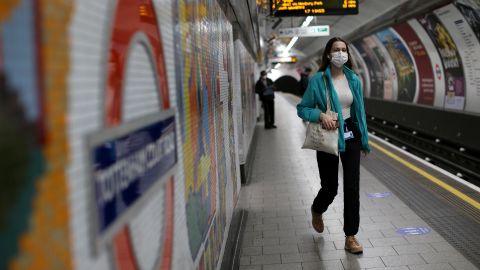 La última cifra de muertes eleva el número oficial a 164,671.