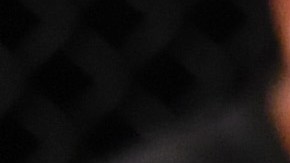 Ilia Topuria (R) golpea al marroquí Youssef Zalal (L) durante una pelea perteneciente a una cartelera de la UFC celebrada en Abu Dhabi en 2020.