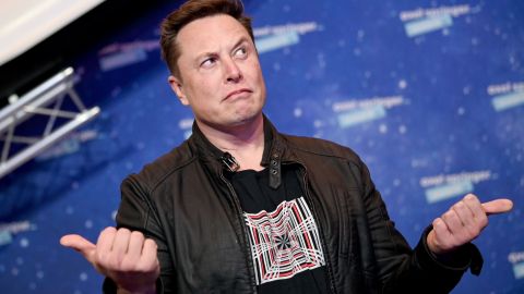 Elon Musk reta a Putin a combate cuerpo a cuerpo a través de Twitter