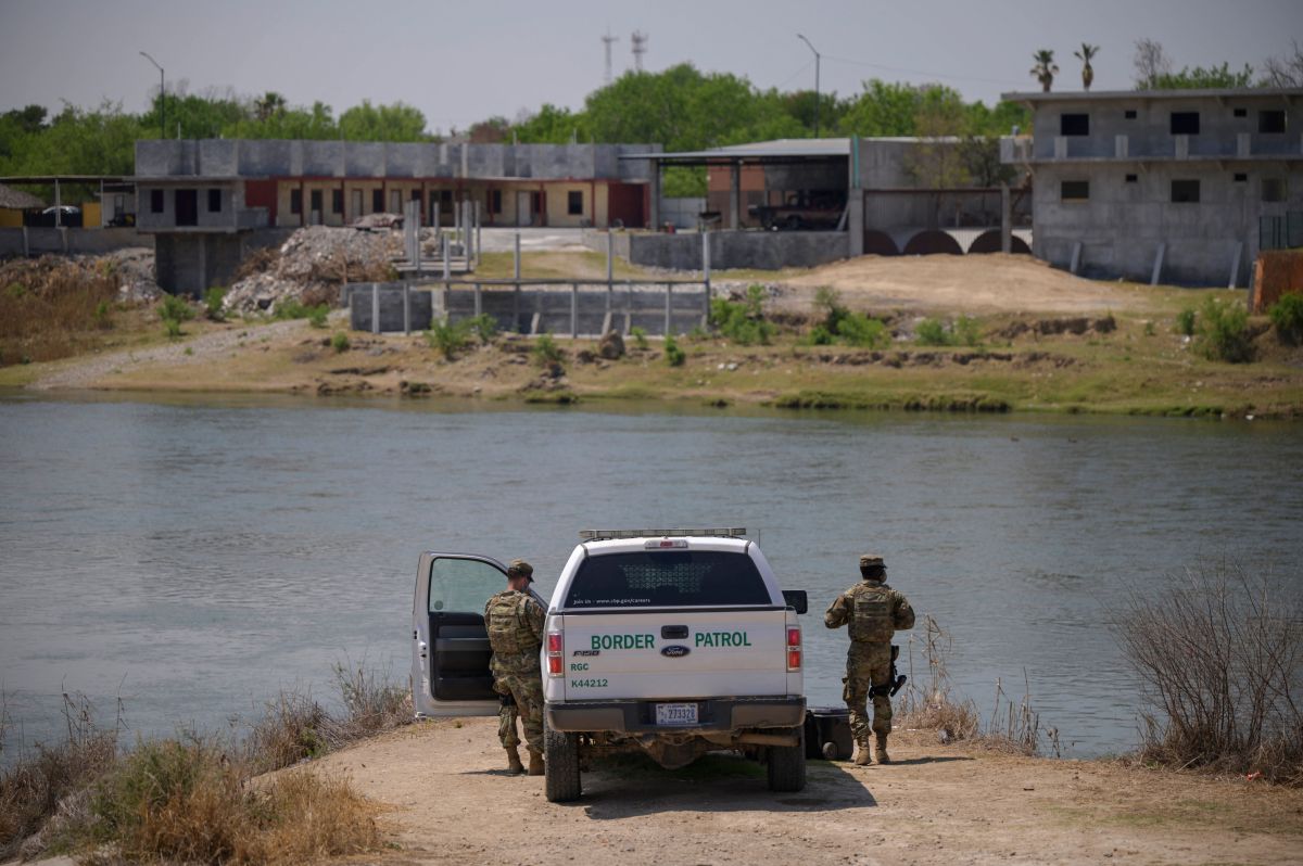 Otros cuatro inmigrantes interceptados deambulaban en una carretera del estado de Coahuila. 