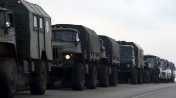 Camiones militares rusos en una carretera de Rostov, región al sur de Ucrania.