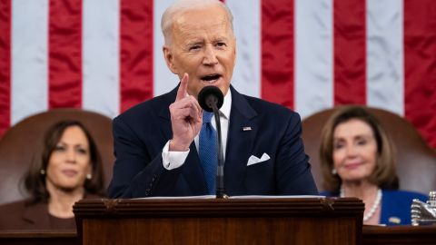 El presidente Joe Biden aumentará la seguridad en la frontera y aboga por proteger a ciertos indocumentados.