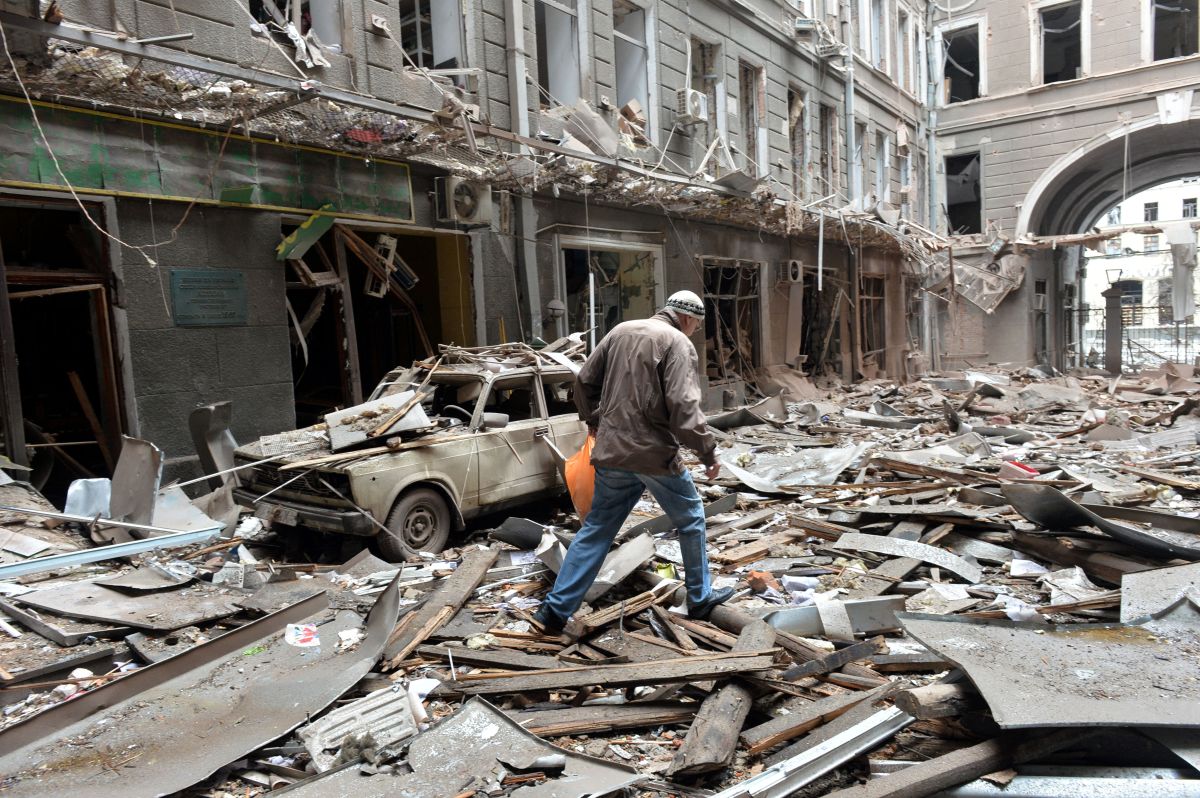Un edificio destruido en Kharkiv, Ucrania, como resultado de proyectiles rusos.