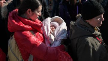 20,000 personas salieron de Mariúpol en autos particulares utilizando un corredor humanitario.