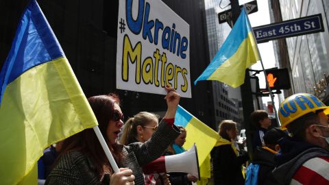 Protesta en contra de la guerra de Putin en Nueva York.