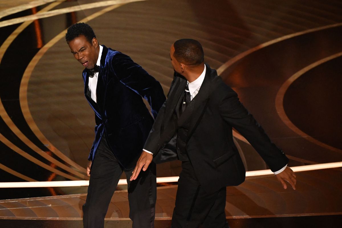 Will Smith abofeteó a Chris Rock en plena ceremonia de los Oscars tras éste último realizar un chiste sobre su esposa. 