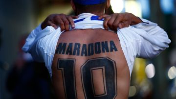 Diego Armando Maradona es el futbolista más venerado en Argentina, incluso más que Lionel Messi.
