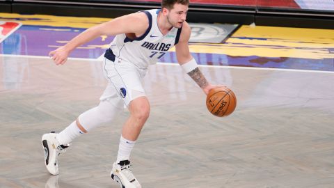 Luka Doncic durante un encuentro ante Brooklyn Nets en 2021.