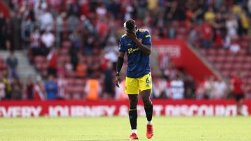 Paul Pogba se lamenta en un partido del Manchester United ante Southampton en 2021.