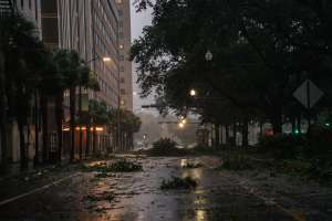Tornado genera destrozos en Nueva Orleans y miles de personas han quedado sin electricidad