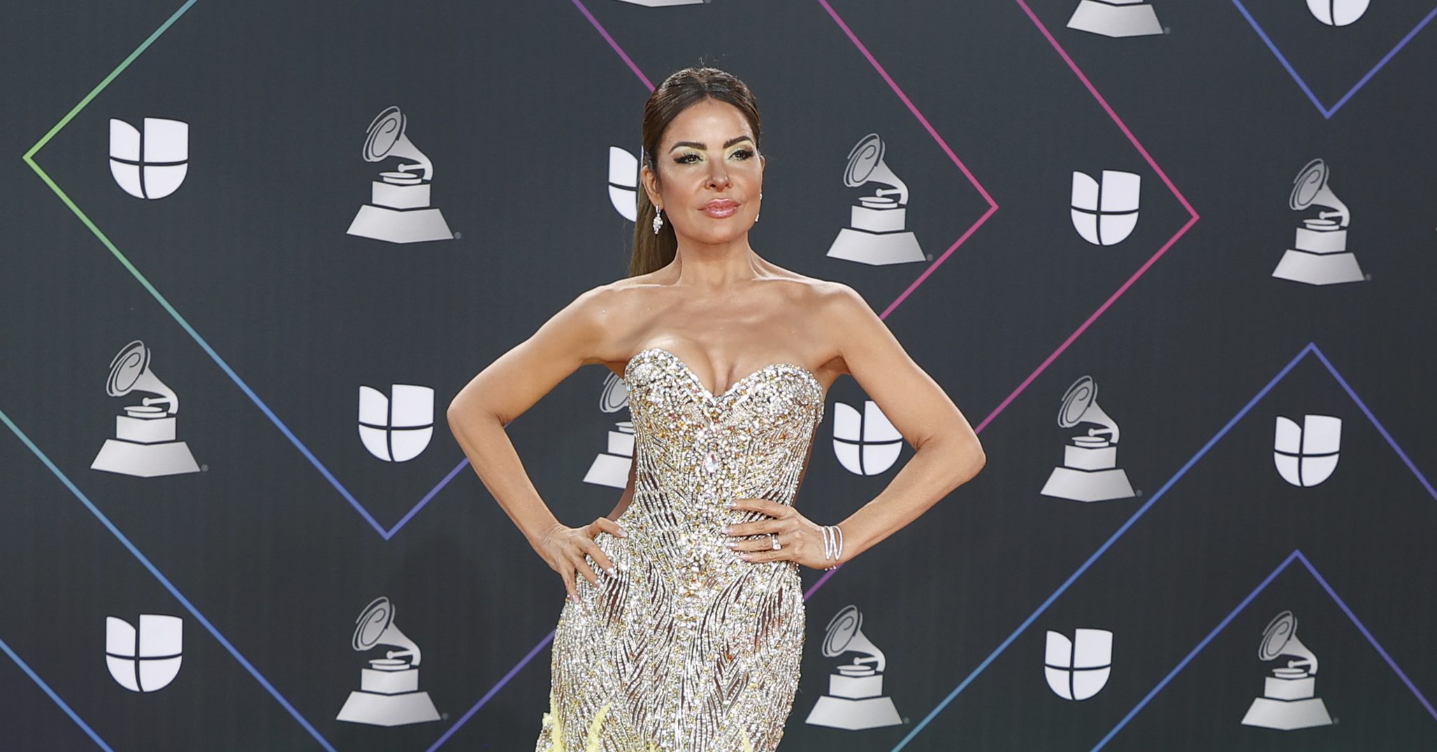 Gloria Trevi confirma que su hijo trabaja como mesero en un restaurante de Texas