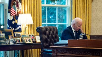 El presidente Biden tuvo una llamada telefónica con el mandatario ucraniano Zelensky.