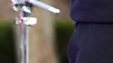 Mike Tyson posa en el Smiles Event organizado por la legendaria cantante Dionne Warwick, en su cumpleaños número 81.