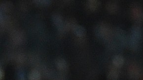 Gerard Piqué (L) celebra al marcar el tercer gol del encuentro ante Napoli por Europa League.