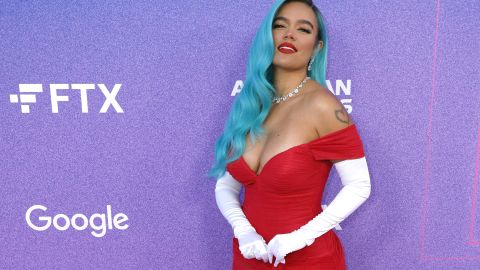 Karol G es una muñeca: un artista la recreó usando un lindo y ajustado vestido