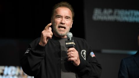 Arnold Schwarzenegger le envía un mensaje a los rusos.