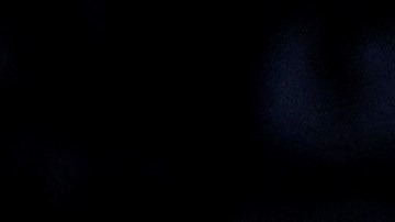 Stephen Curry (L) es marcado por Austin Reaves (R) segundos antes del tiro de fantasía.