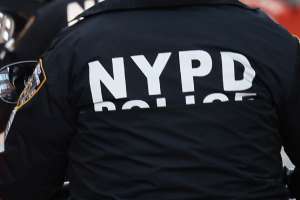 Oficial del NYPD dispara a joven borracho que intentó ingresar a su casa, al confundirla con otra donde había estado de fiesta