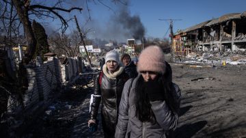 Civilians Continue To Flee Irpin Amid Calls For 'Humanitarian Corridors'