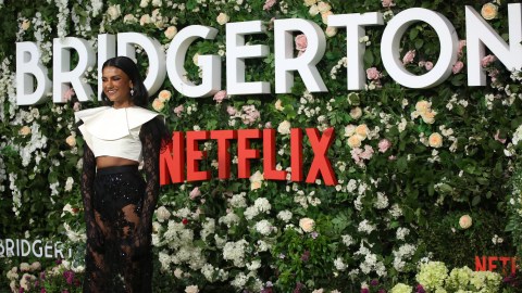 Simone Ashley intepreta a uno de los personajes principales en la segunda temporada de 'Bridgerton'