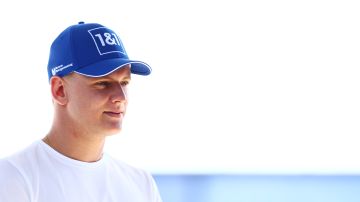 Mick Schumacher durante una entrevista en la previa al Gran Premio de Arabia Saudita en la Fórmula 1 2022.