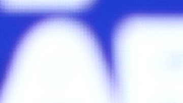 Max Verstappen posa frente a las cámaras con el trofeo tras conquistar el Gran Premio de Arabia Saudita de la Fórmula 1.