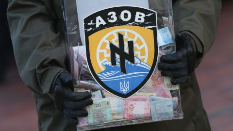 El Batallón Azov siempre ha sido controvertido por su escudo de armas.