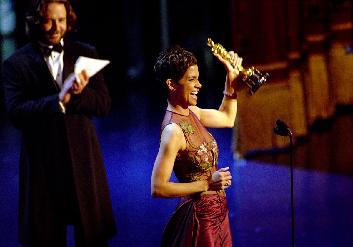 Halle Berry en la ceremonia de 2002 de los Premios Oscar.