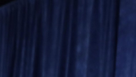 Trump presume apoyo de un grupo LGBTQ+, pero sus polítican han afectado a esa comunidad.