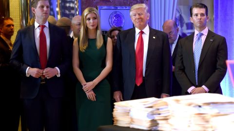 Salvo Eric (izquierda), Ivanka, el expresidente Trump y Donald Jr. no han declarado en investigación de la Fiscalía General de NY.