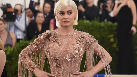 Kylie Jenner dio a luz a su segundo bebé hace seis semanas y asegura estar viviendo un postparto muy difícil.