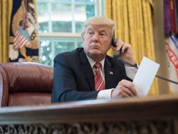 El presidente Trump podría haber usado teléfonos desechables el 6 de enero del 2021.