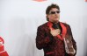 Muchos dejan ofrendas en la humilde casa donde se crió Juan Gabriel
