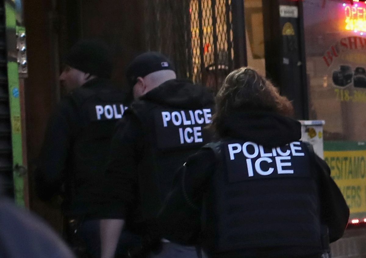 ICE implementa nuevas políticas para la persecución de indocumentados.