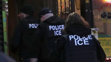 ICE implementa nuevas políticas para la persecución de indocumentados.