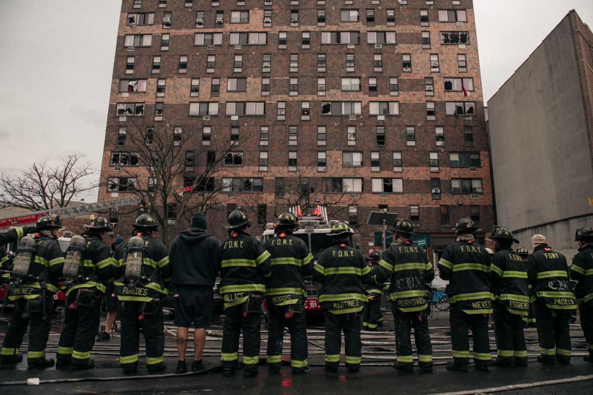 NYC seeks to prevent fires: They prohibit the sale of certain electric heaters and increase inspections of buildings