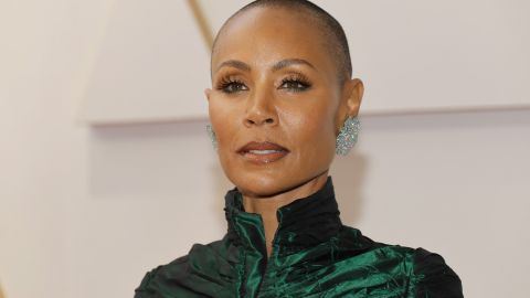 Qué es la alopecia que padece Jada Pinkett Smith y de la que se burló Chris Rock