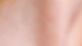 Mujer con jugo de remolacha