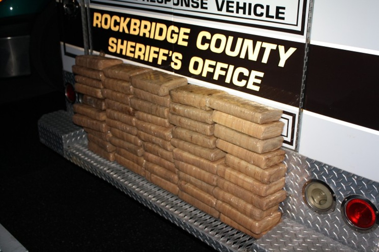 Latinos traían $1 millón en cocaína escondida en un camión de Texas a Nueva York; miles de dólares hallados en apartamento en El Bronx