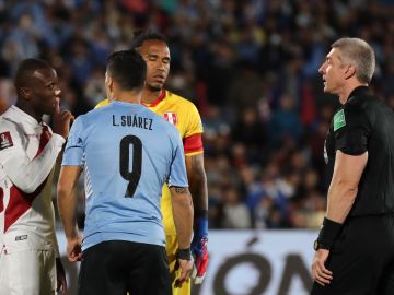 Jugada polémica se presentó en el Uruguay vs Perú