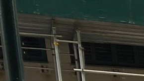 Decenas de limpiadoras domésticas protestaron ayer frente a las oficinas dela Gobernadora en Manhattan.