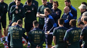 Personalidades del fútbol de Italia exigen cambios profundos tras no clasificar al Mundial