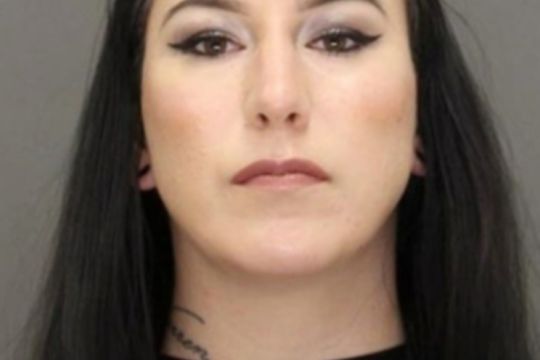 Abogado de sadomasoquista acusada de decapitar a su pareja en medio de sexo salvaje en Wisconsin se retira del caso