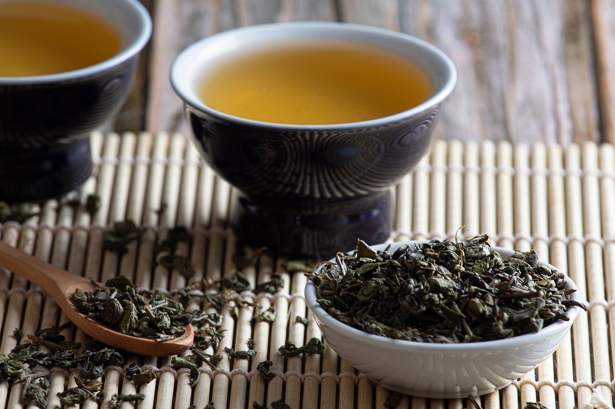 El té verde y el té negro tienen un alto contenido de polifenoles,con efecto antioxidante, como flavonoles y catequinas.