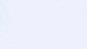 Jesús Benítez y su hijo contemplan el Río Hudson desde el parque Little Island de Nueva York.