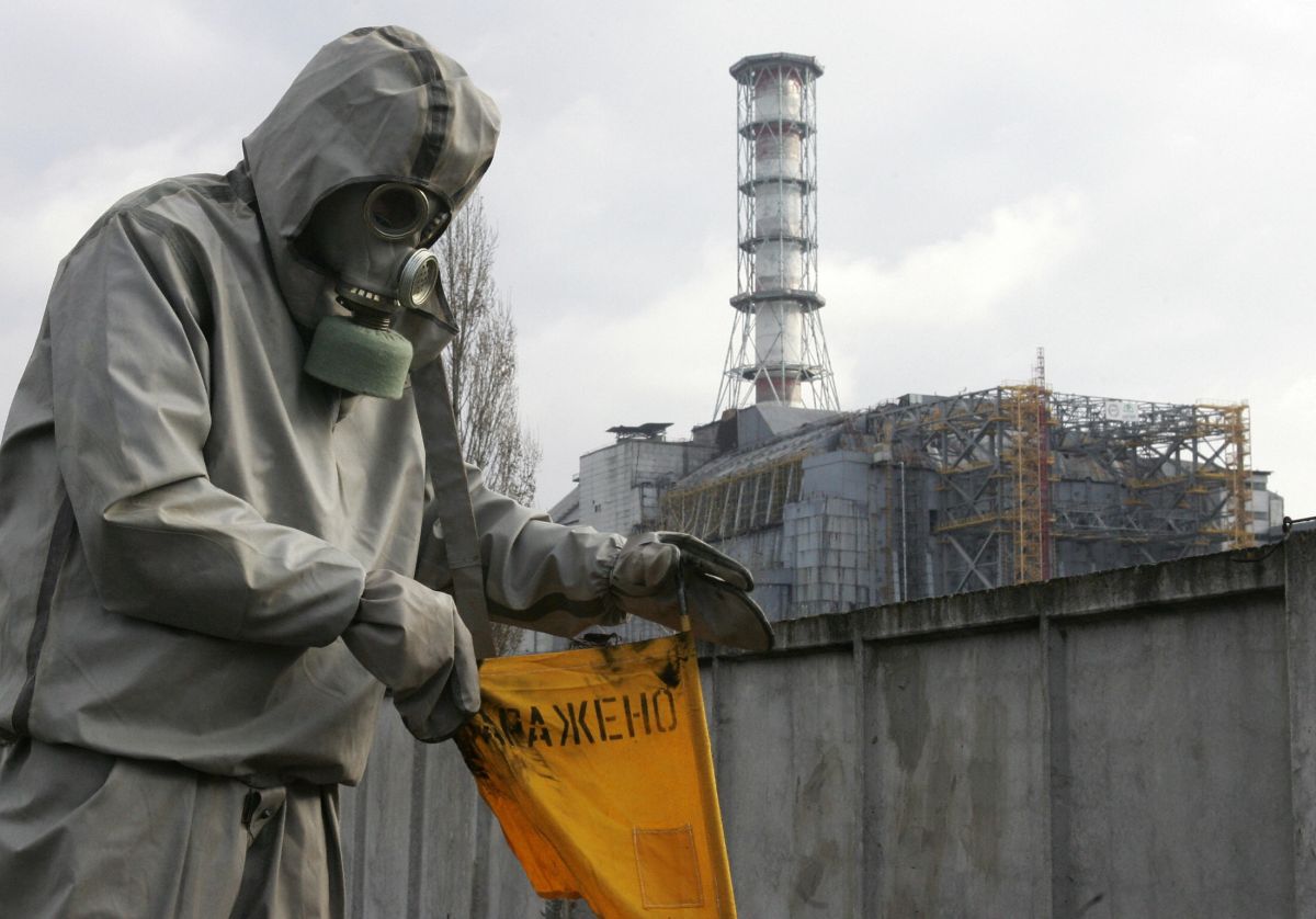 Tropas rusas han tomado Chernobyl, según información del gobierno ucraniano.