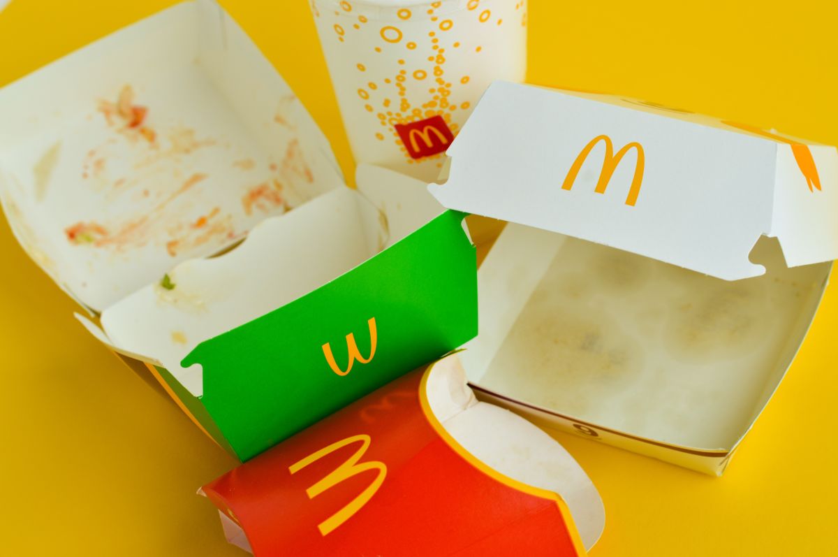 Según los informes, McDonald's y Taco Bell se han comprometido a eliminar los empaques con PFAS para 2025.